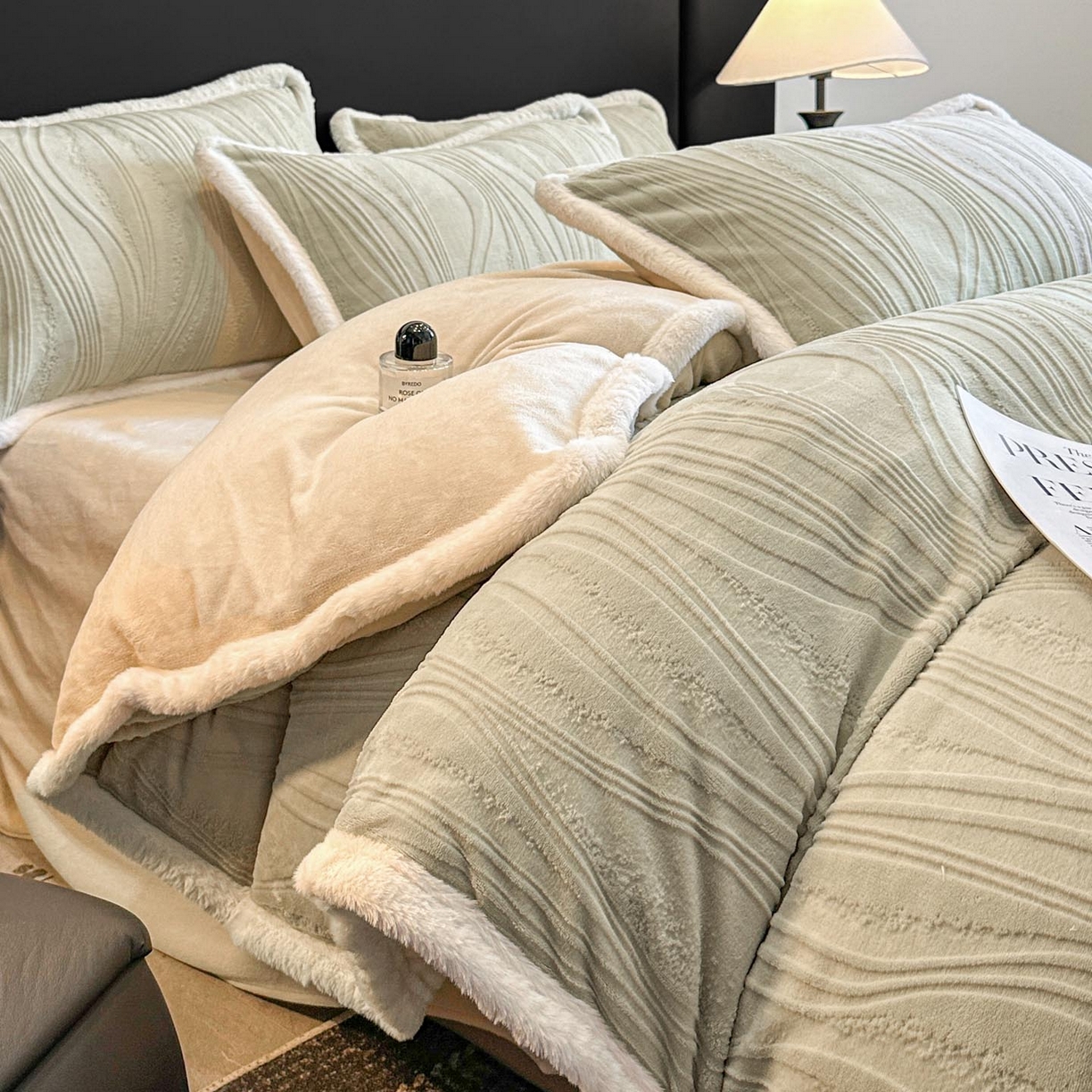 91家纺网 家纺一手货源 找家纺 涵宸家纺 2025新款雕花牛奶绒四件套 拾光-绿