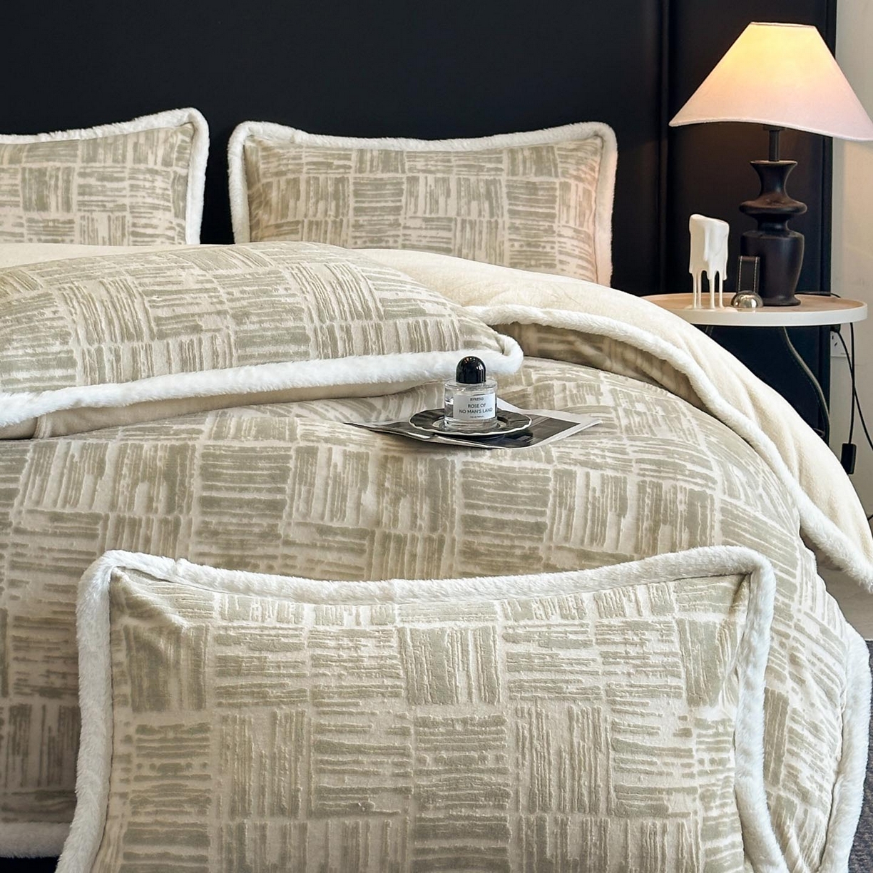 91家纺网 家纺一手货源 找家纺 涵宸家纺 2025新款雕花牛奶绒四件套 怡然居- 绿