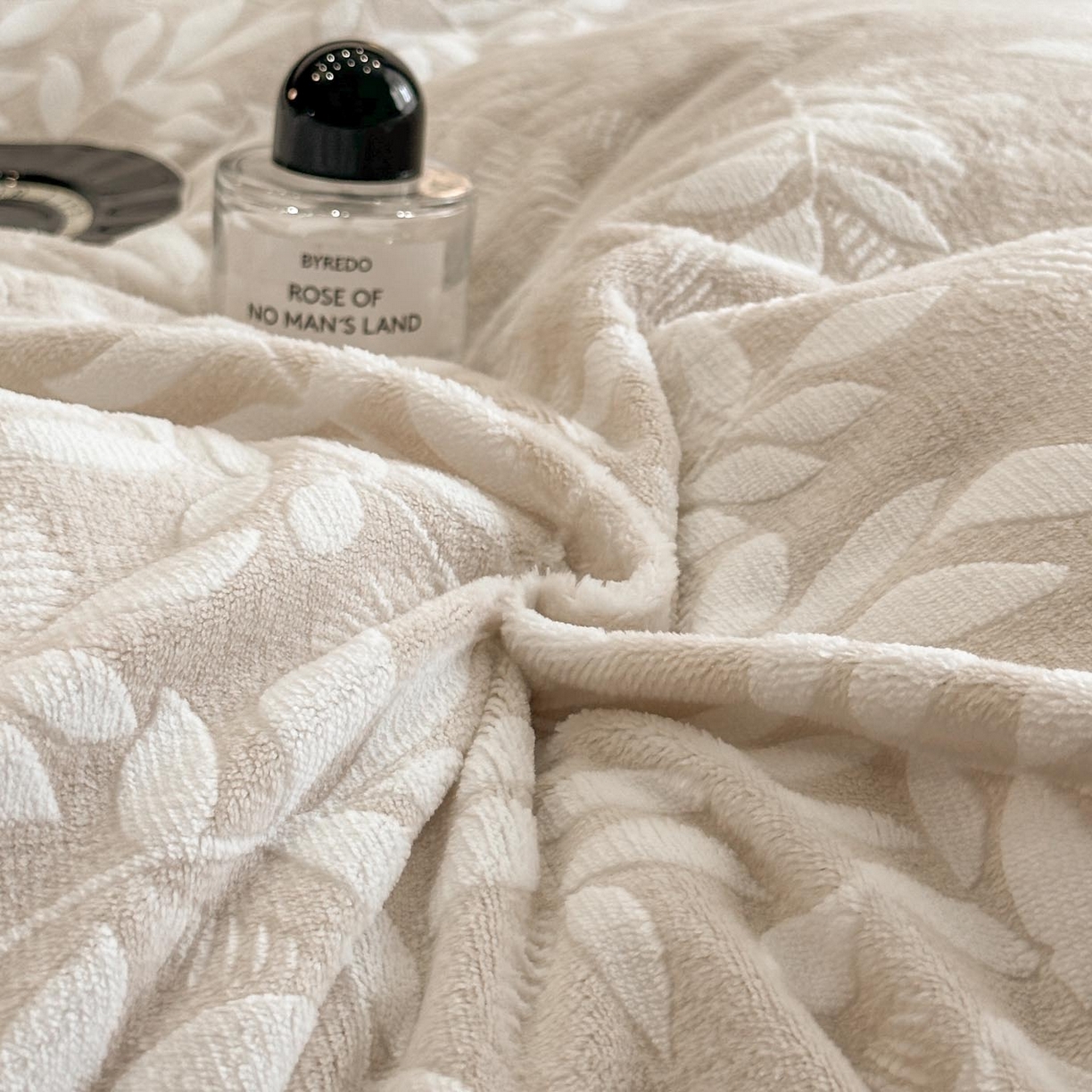 91家纺网 家纺一手货源 找家纺 涵宸家纺 2025新款雕花牛奶绒四件套 和春-米