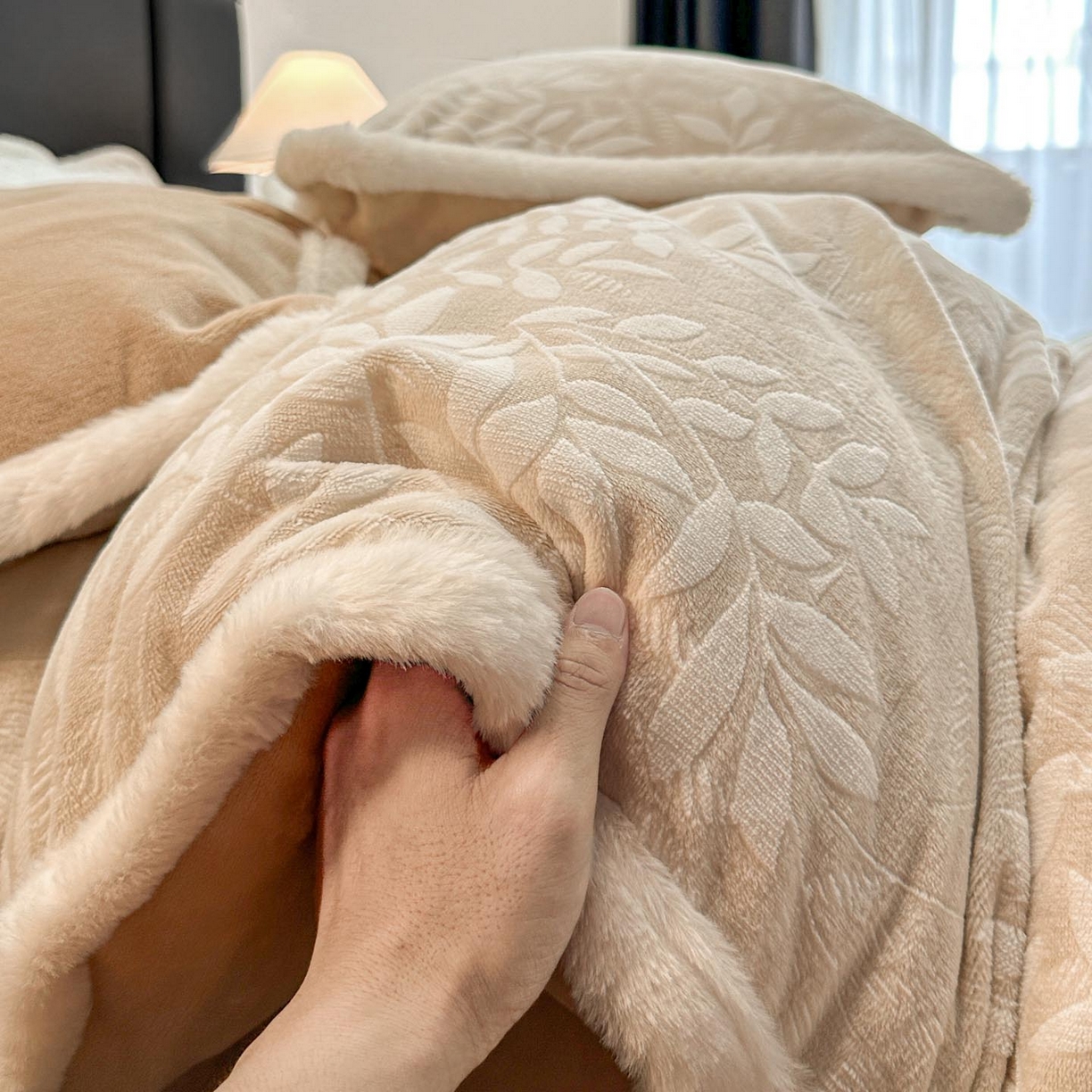 91家纺网 家纺一手货源 找家纺 涵宸家纺 2025新款雕花牛奶绒四件套 和春-米