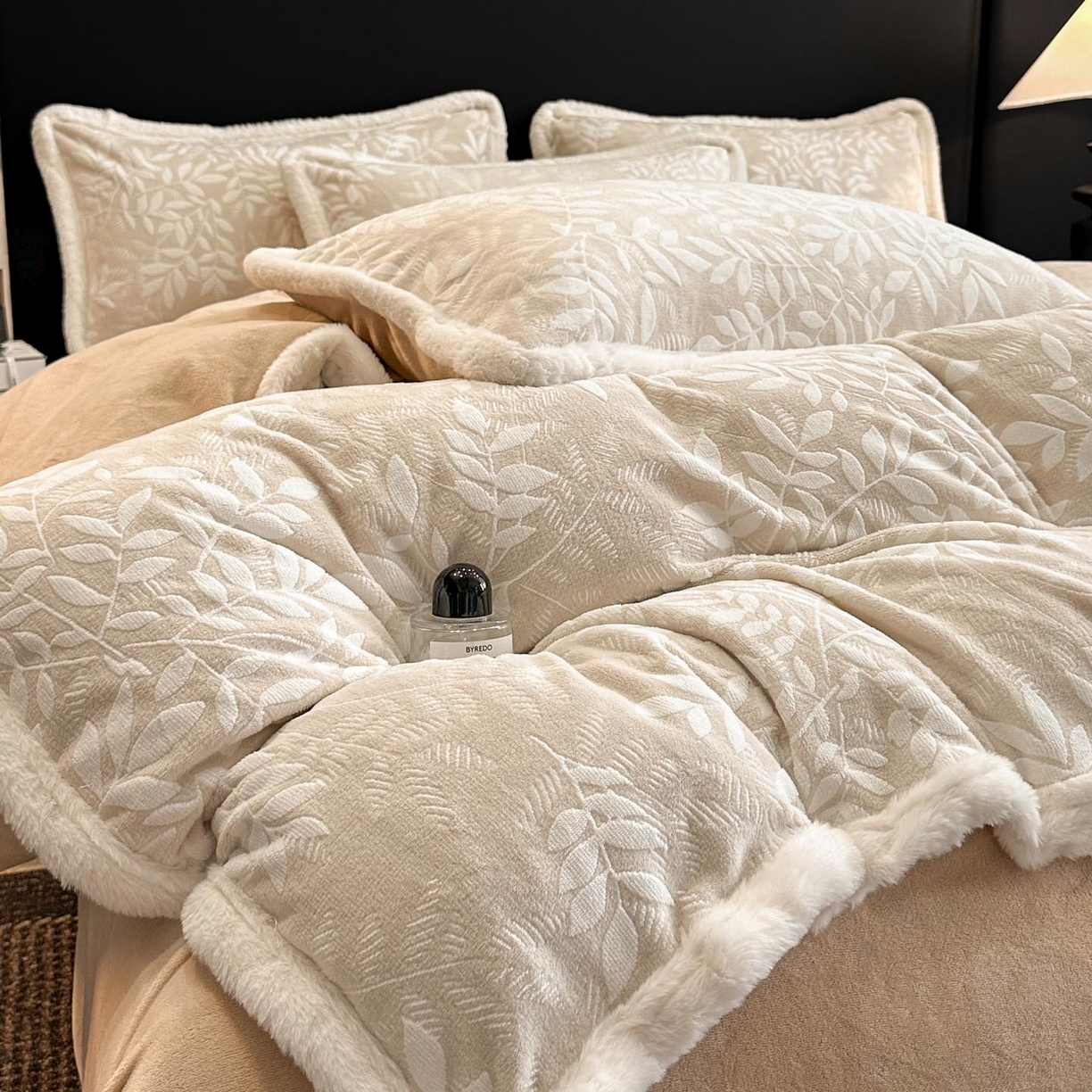 91家纺网 家纺一手货源 找家纺 涵宸家纺 2025新款雕花牛奶绒四件套 和春-米