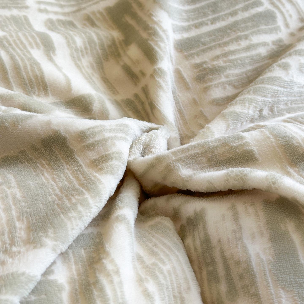 91家纺网 家纺一手货源 找家纺 涵宸家纺 2025新款雕花牛奶绒四件套 怡然居- 绿