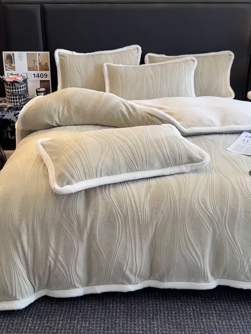 91家纺网 家纺一手货源 找家纺 涵宸家纺 2025新款雕花牛奶绒四件套 拾光-绿