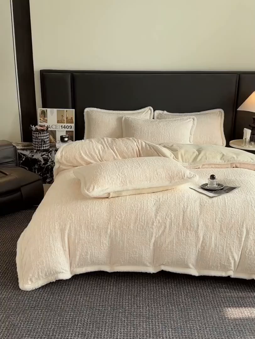 91家纺网 家纺一手货源 找家纺 涵宸家纺 2025新款雕花牛奶绒四件套 秋日花语