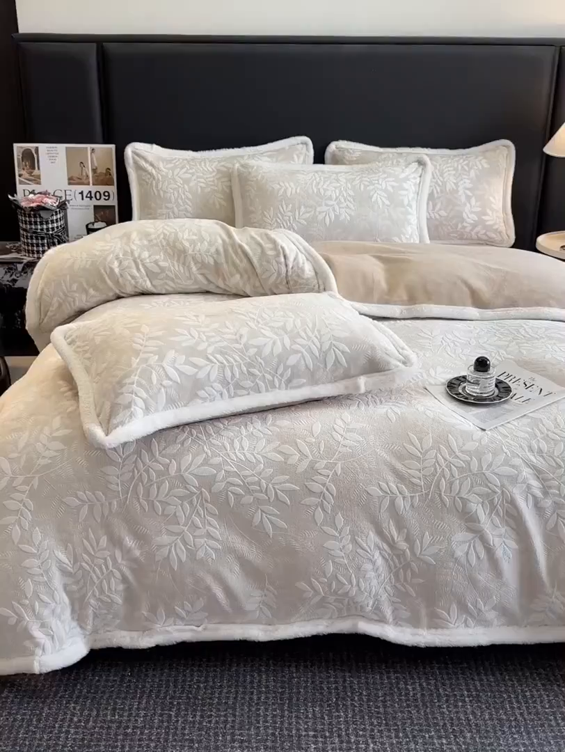 91家纺网 家纺一手货源 找家纺 涵宸家纺 2025新款雕花牛奶绒四件套 和春-米