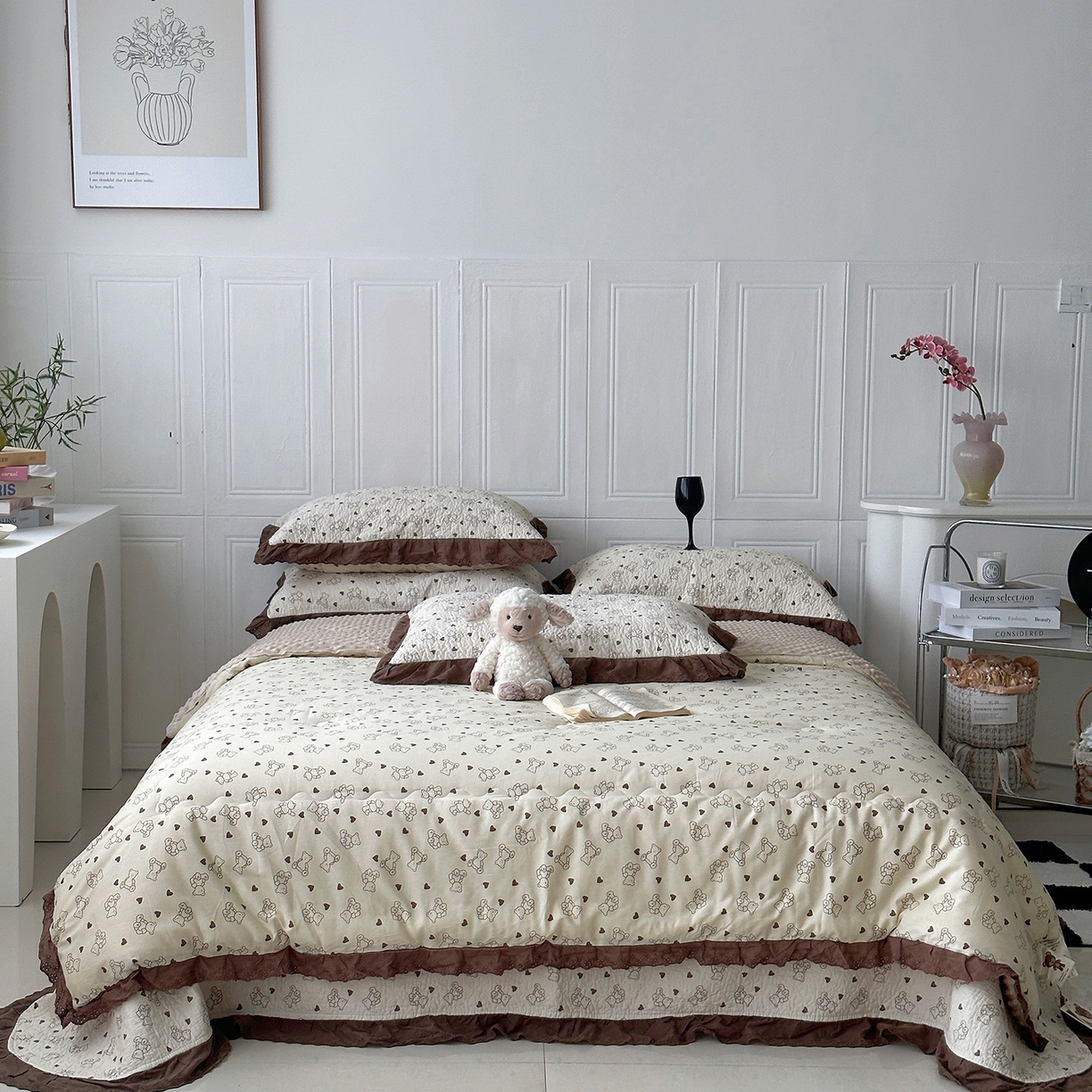 91家纺网 家纺一手货源 找家纺 佰织鑫家居 2025秋冬新品全棉法式床盖款豆豆被四件套 贝贝熊