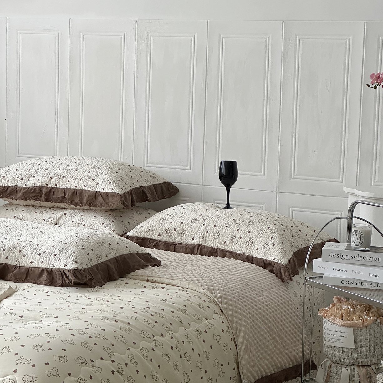 91家纺网 家纺一手货源 找家纺 佰织鑫家居 2025秋冬新品全棉法式床盖款豆豆被四件套 贝贝熊