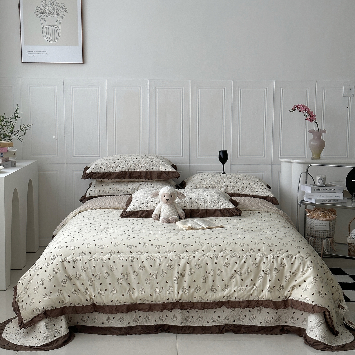 91家纺网 家纺一手货源 找家纺 佰织鑫家居 2025秋冬新品全棉法式床盖款豆豆被四件套 贝贝熊