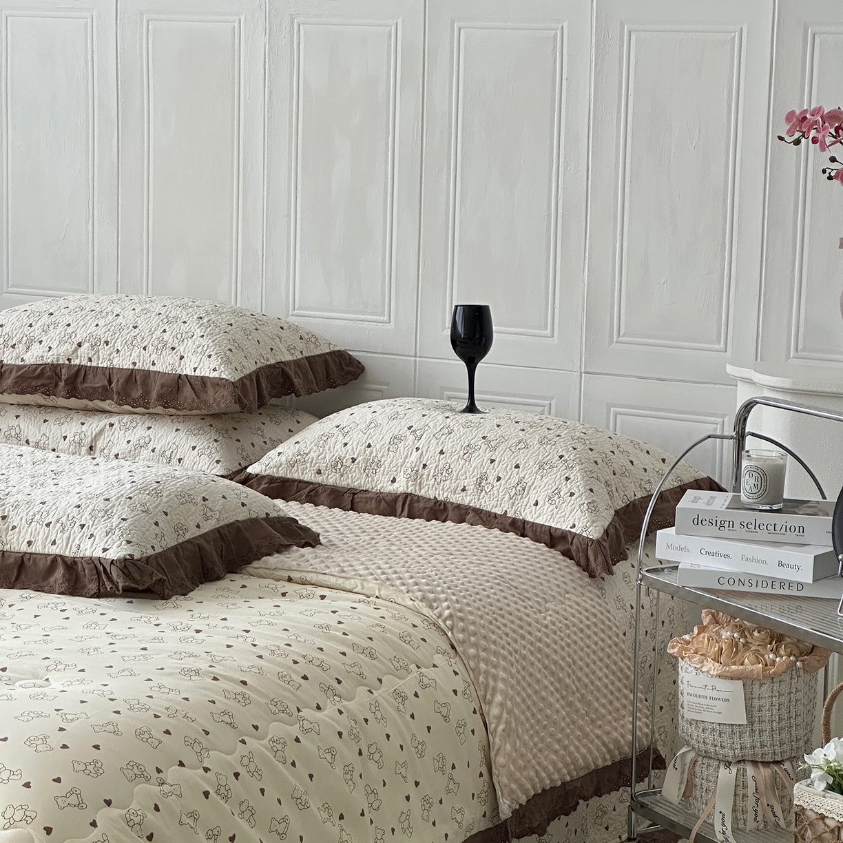 91家纺网 家纺一手货源 找家纺 佰织鑫家居 2025秋冬新品全棉法式床盖款豆豆被四件套 贝贝熊