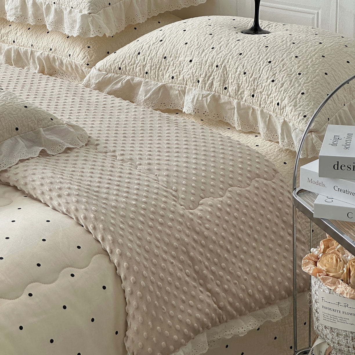 91家纺网 家纺一手货源 找家纺 佰织鑫家居 2025秋冬新品全棉法式床盖款豆豆被四件套 波点