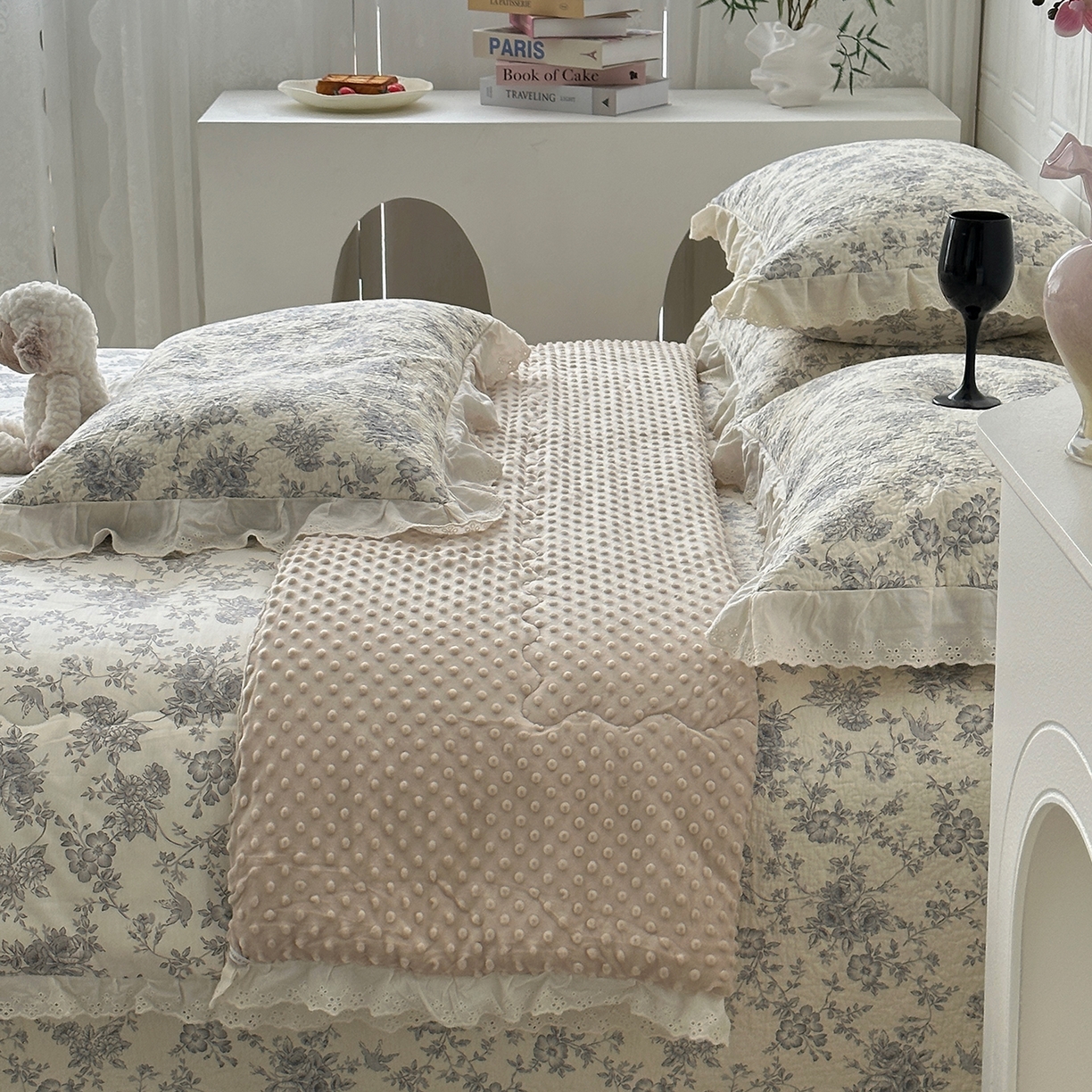 91家纺网 家纺一手货源 找家纺 佰织鑫家居 2025秋冬新品全棉法式床盖款豆豆被四件套 赫本