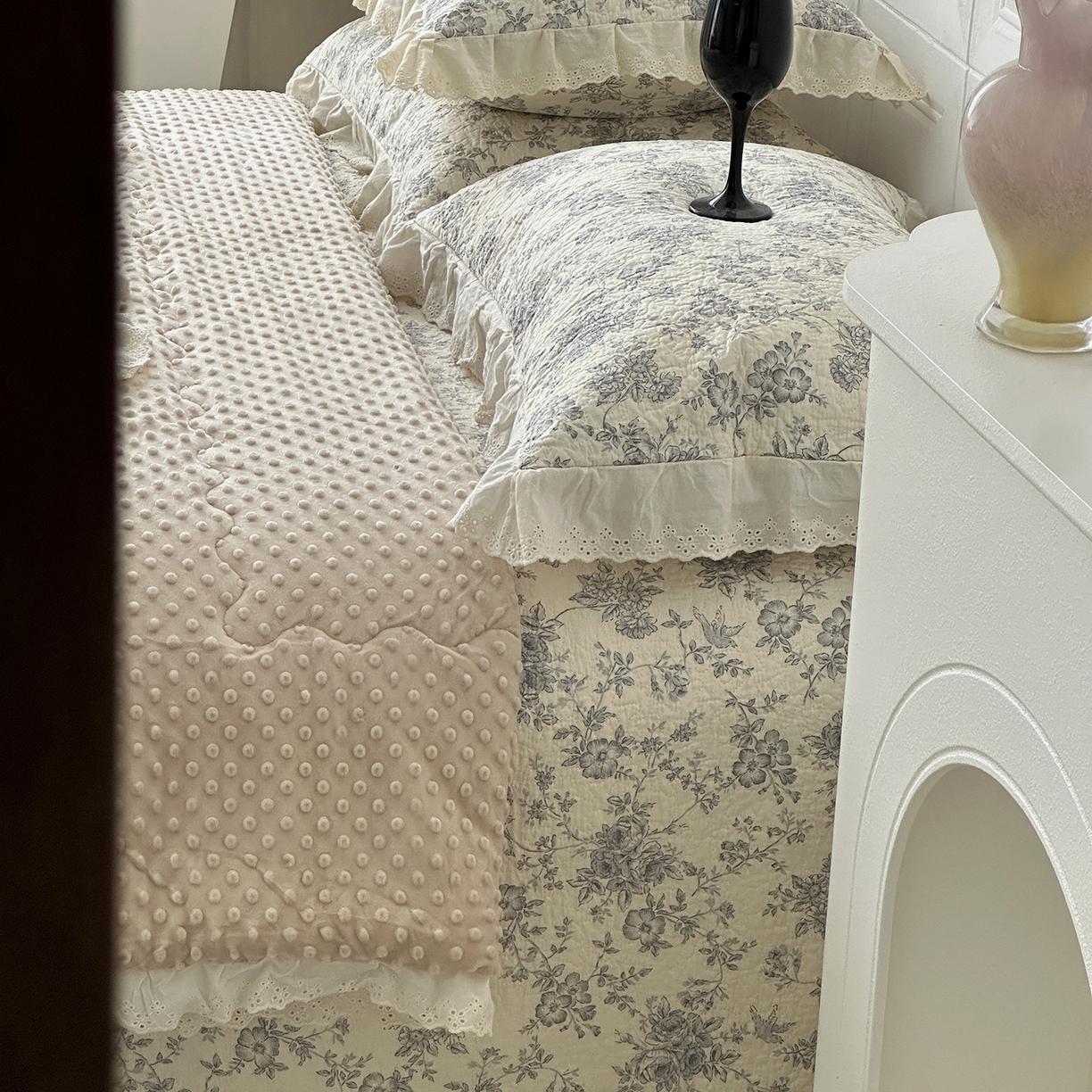 91家纺网 家纺一手货源 找家纺 佰织鑫家居 2025秋冬新品全棉法式床盖款豆豆被四件套 赫本