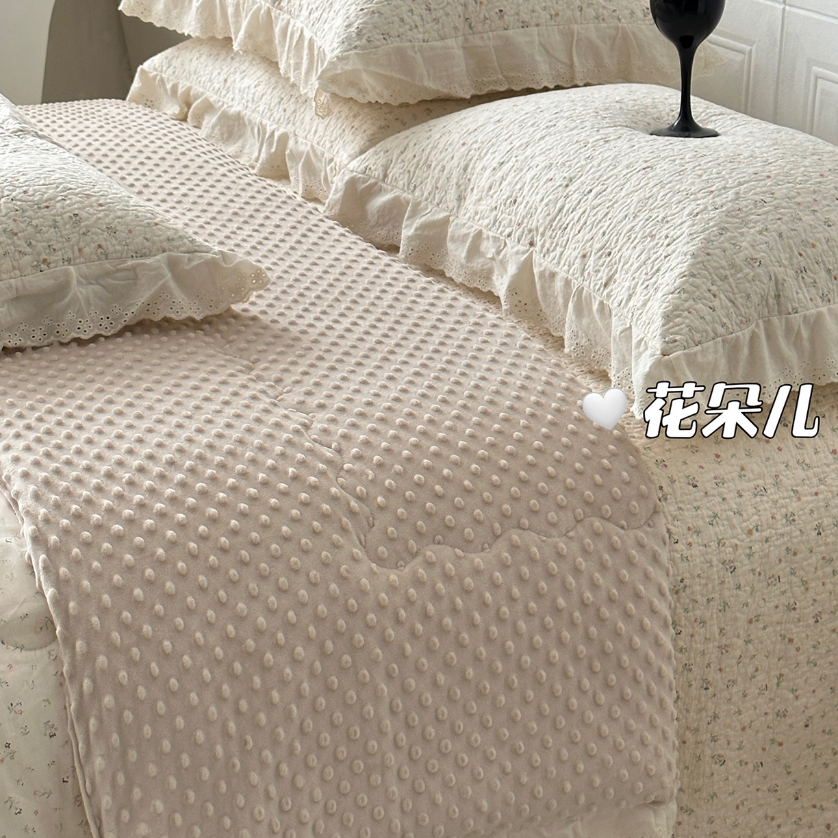 91家纺网 家纺一手货源 找家纺 佰织鑫家居 2025秋冬新品全棉法式床盖款豆豆被四件套 花朵儿