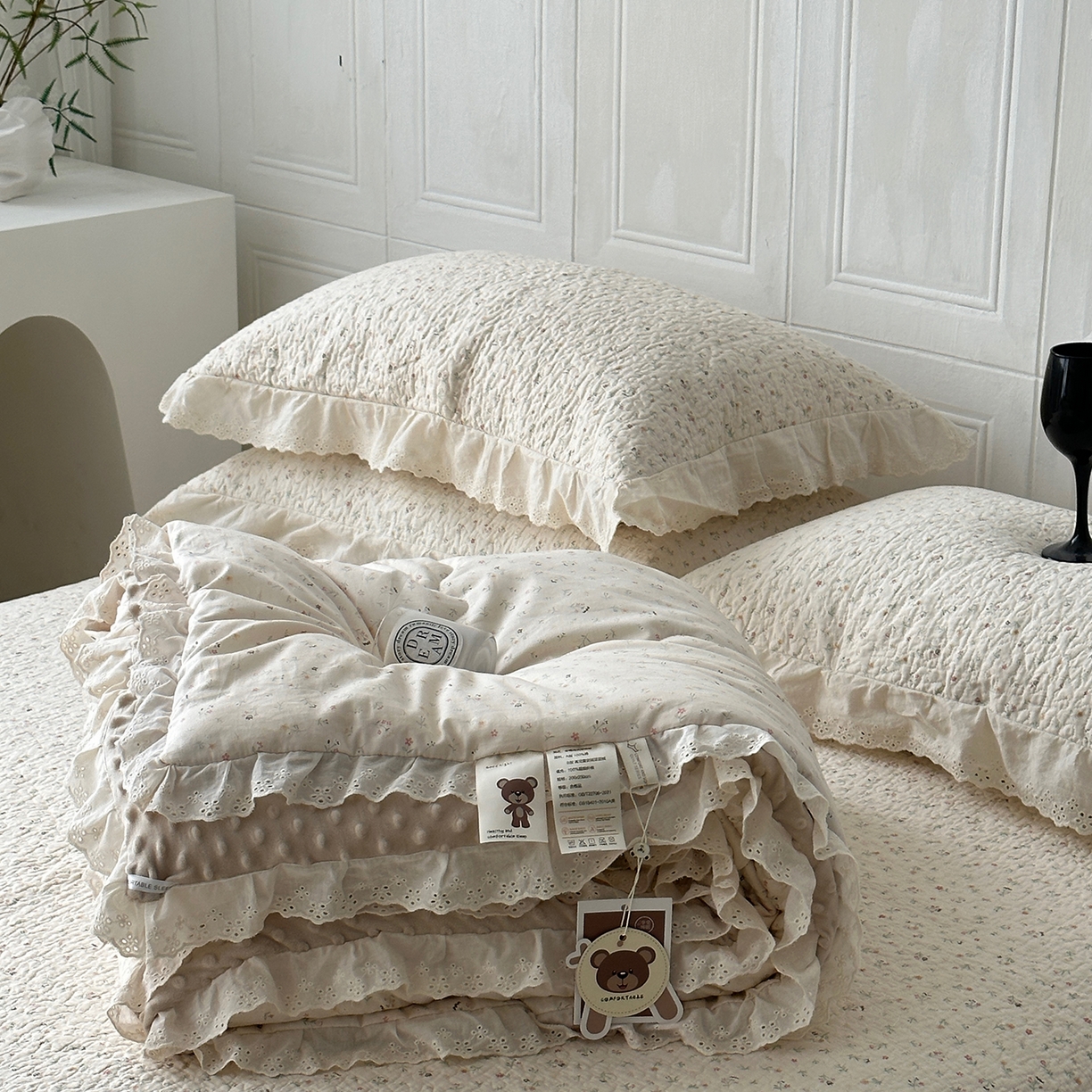 91家纺网 家纺一手货源 找家纺 佰织鑫家居 2025秋冬新品全棉法式床盖款豆豆被四件套 花朵儿