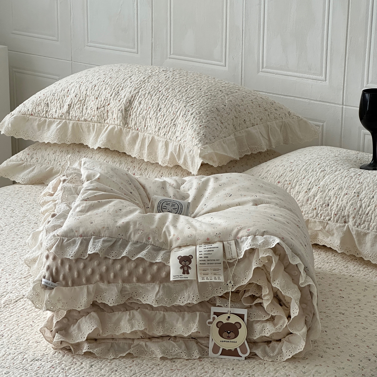 91家纺网 家纺一手货源 找家纺 佰织鑫家居 2025秋冬新品全棉法式床盖款豆豆被四件套 花朵儿