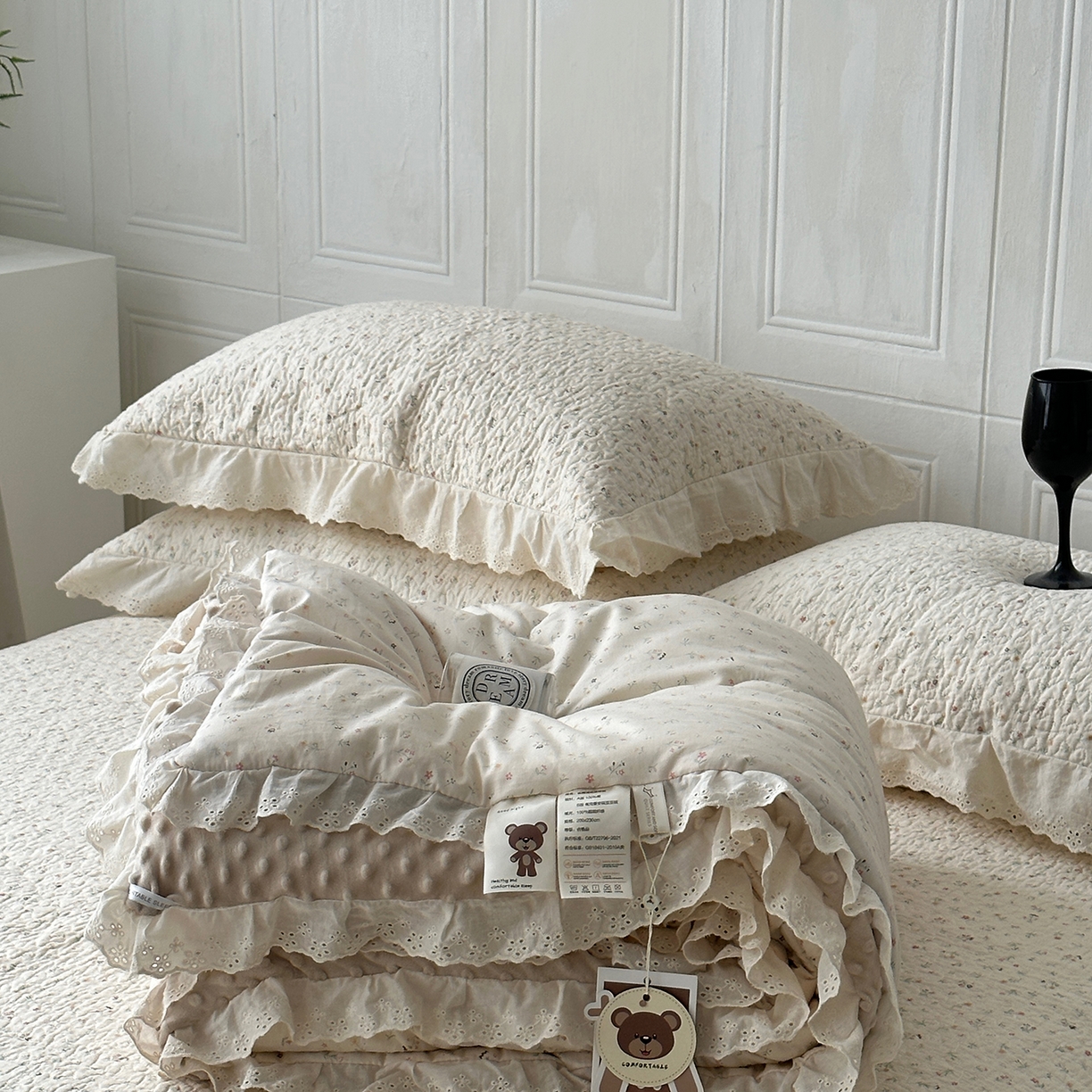 91家纺网 家纺一手货源 找家纺 佰织鑫家居 2025秋冬新品全棉法式床盖款豆豆被四件套 花朵儿