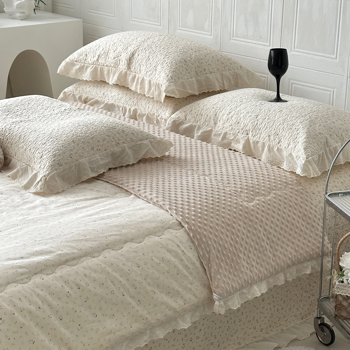 91家纺网 家纺一手货源 找家纺 佰织鑫家居 2025秋冬新品全棉法式床盖款豆豆被四件套 花朵儿