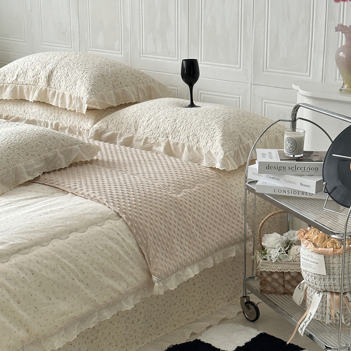 91家纺网 家纺一手货源 找家纺 佰织鑫家居 2025秋冬新品全棉法式床盖款豆豆被四件套 花朵儿