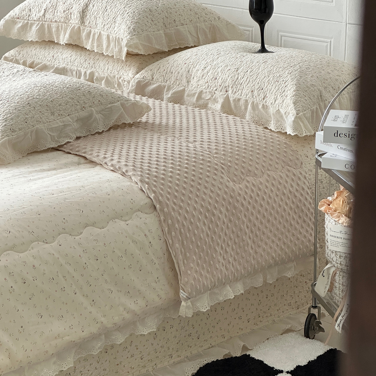 91家纺网 家纺一手货源 找家纺 佰织鑫家居 2025秋冬新品全棉法式床盖款豆豆被四件套 花朵儿