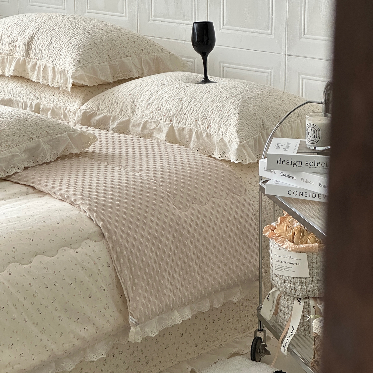 91家纺网 家纺一手货源 找家纺 佰织鑫家居 2025秋冬新品全棉法式床盖款豆豆被四件套 花朵儿