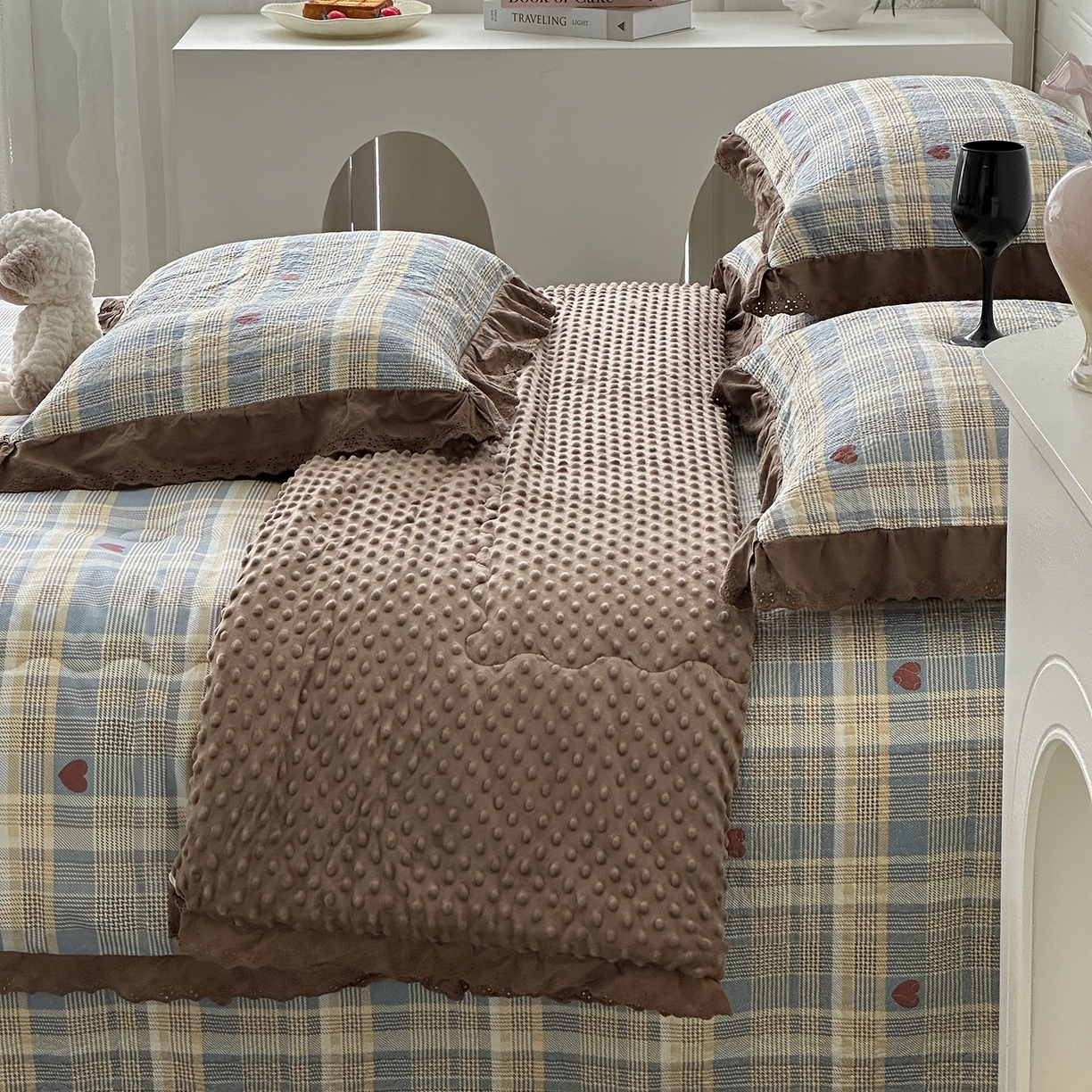 91家纺网 家纺一手货源 找家纺 佰织鑫家居 2025秋冬新品全棉法式床盖款豆豆被四件套 莱恩