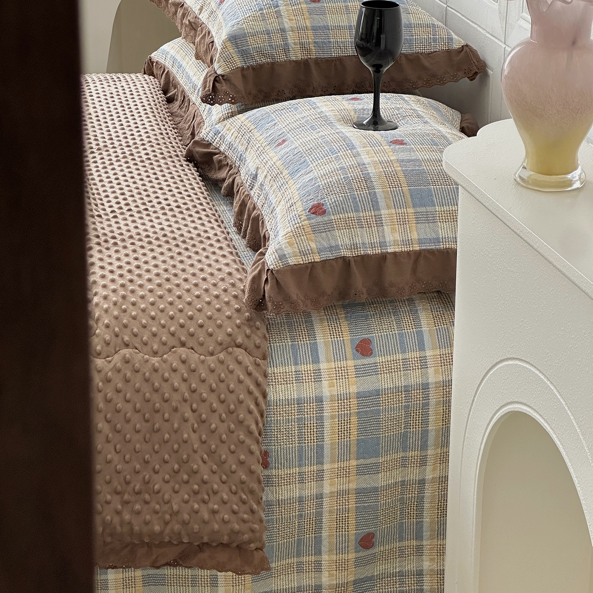 91家纺网 家纺一手货源 找家纺 佰织鑫家居 2025秋冬新品全棉法式床盖款豆豆被四件套 莱恩