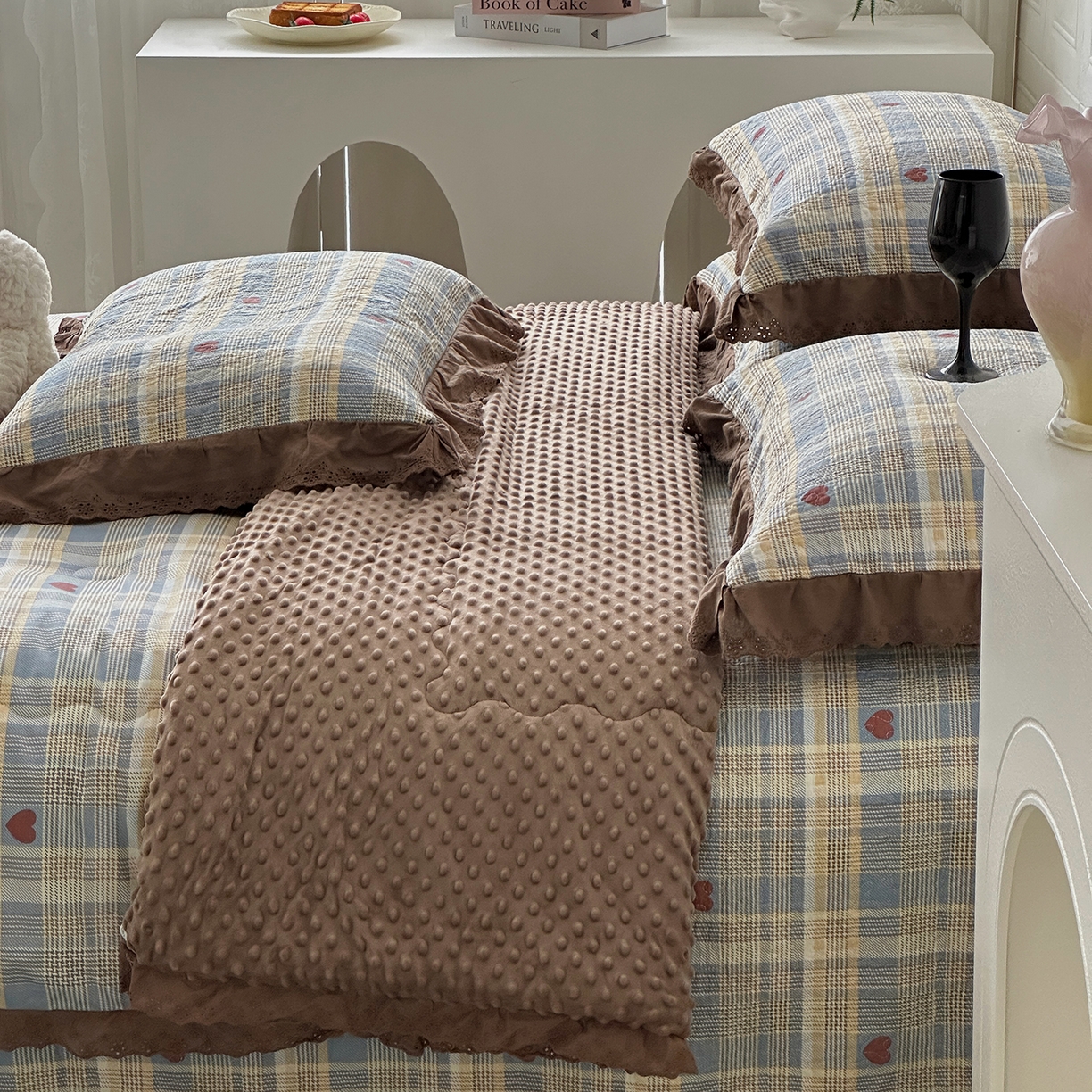 91家纺网 家纺一手货源 找家纺 佰织鑫家居 2025秋冬新品全棉法式床盖款豆豆被四件套 莱恩