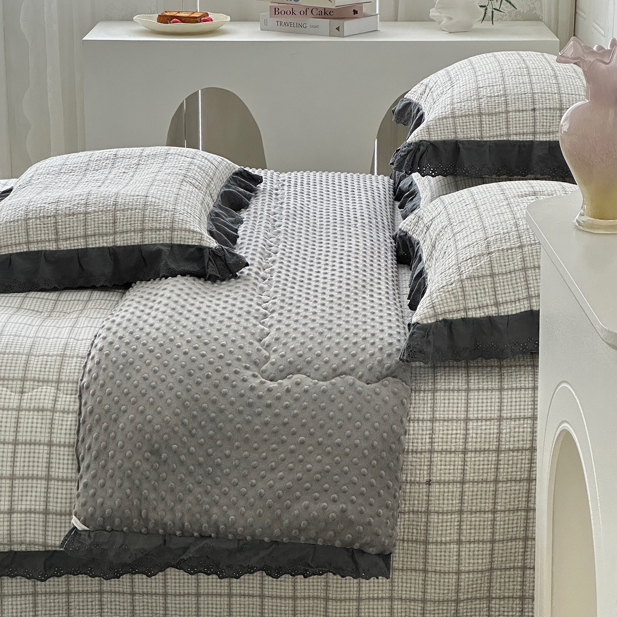 91家纺网 家纺一手货源 找家纺 佰织鑫家居 2025秋冬新品全棉法式床盖款豆豆被四件套 蓝格