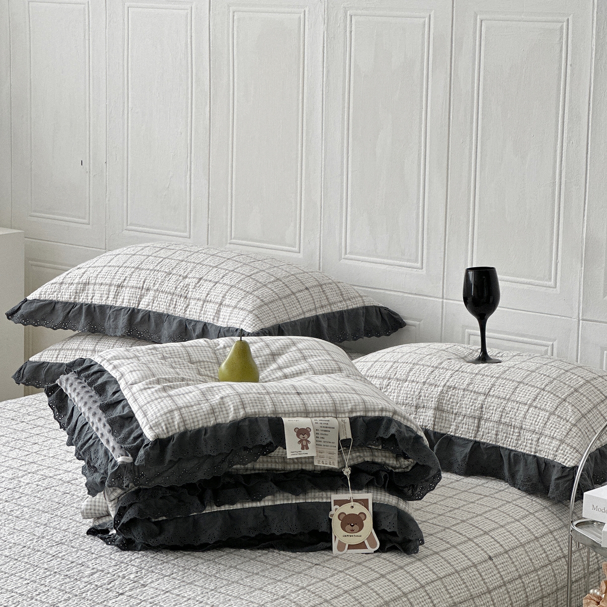 91家纺网 家纺一手货源 找家纺 佰织鑫家居 2025秋冬新品全棉法式床盖款豆豆被四件套 蓝格