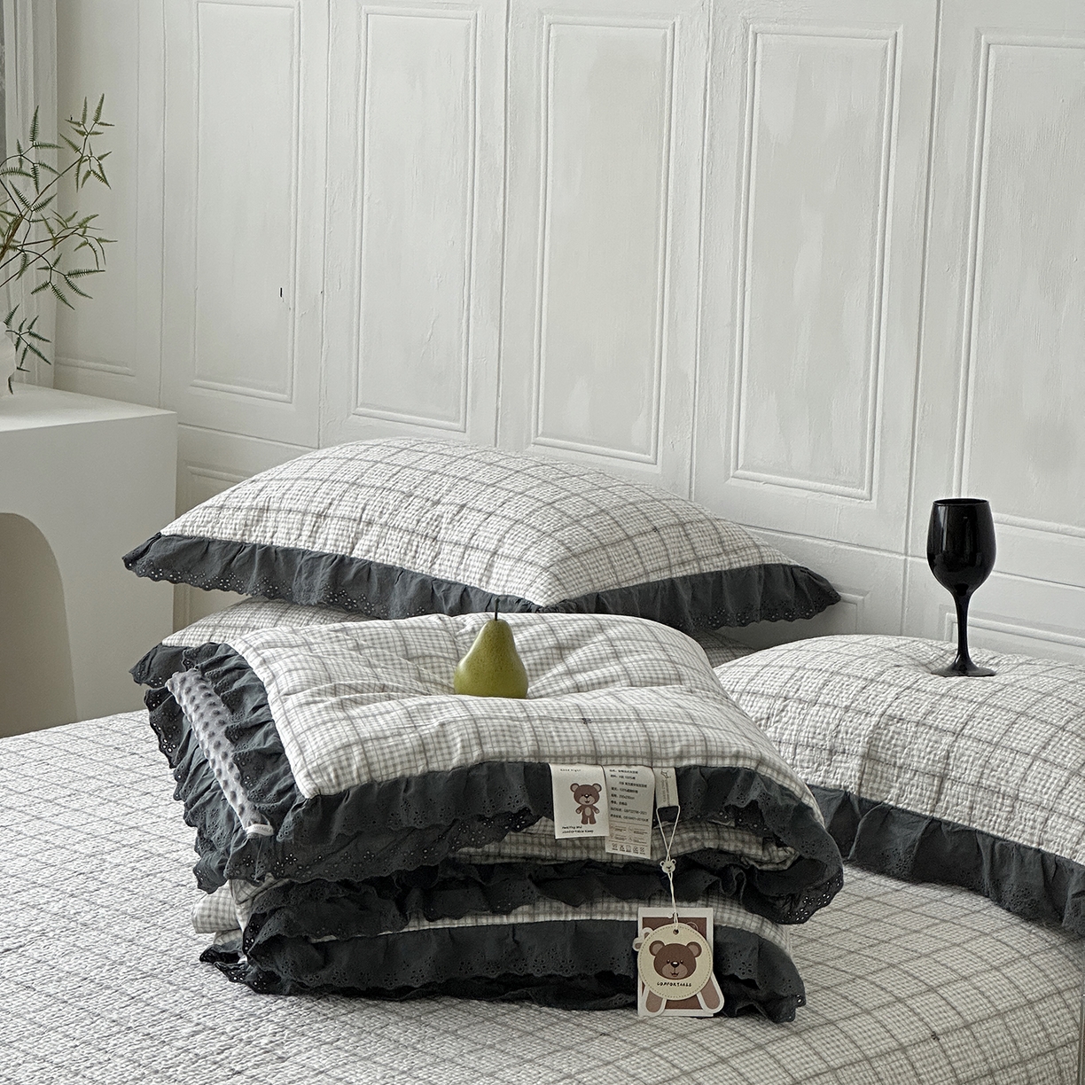 91家纺网 家纺一手货源 找家纺 佰织鑫家居 2025秋冬新品全棉法式床盖款豆豆被四件套 蓝格