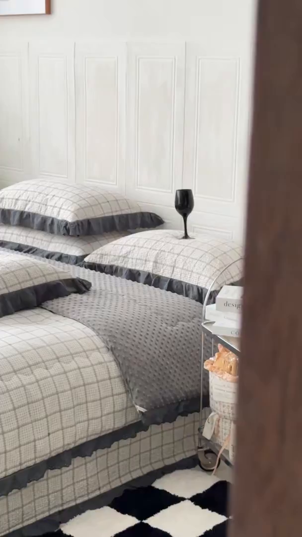 91家纺网 家纺一手货源 找家纺 佰织鑫家居 2025秋冬新品全棉法式床盖款豆豆被四件套 蓝格