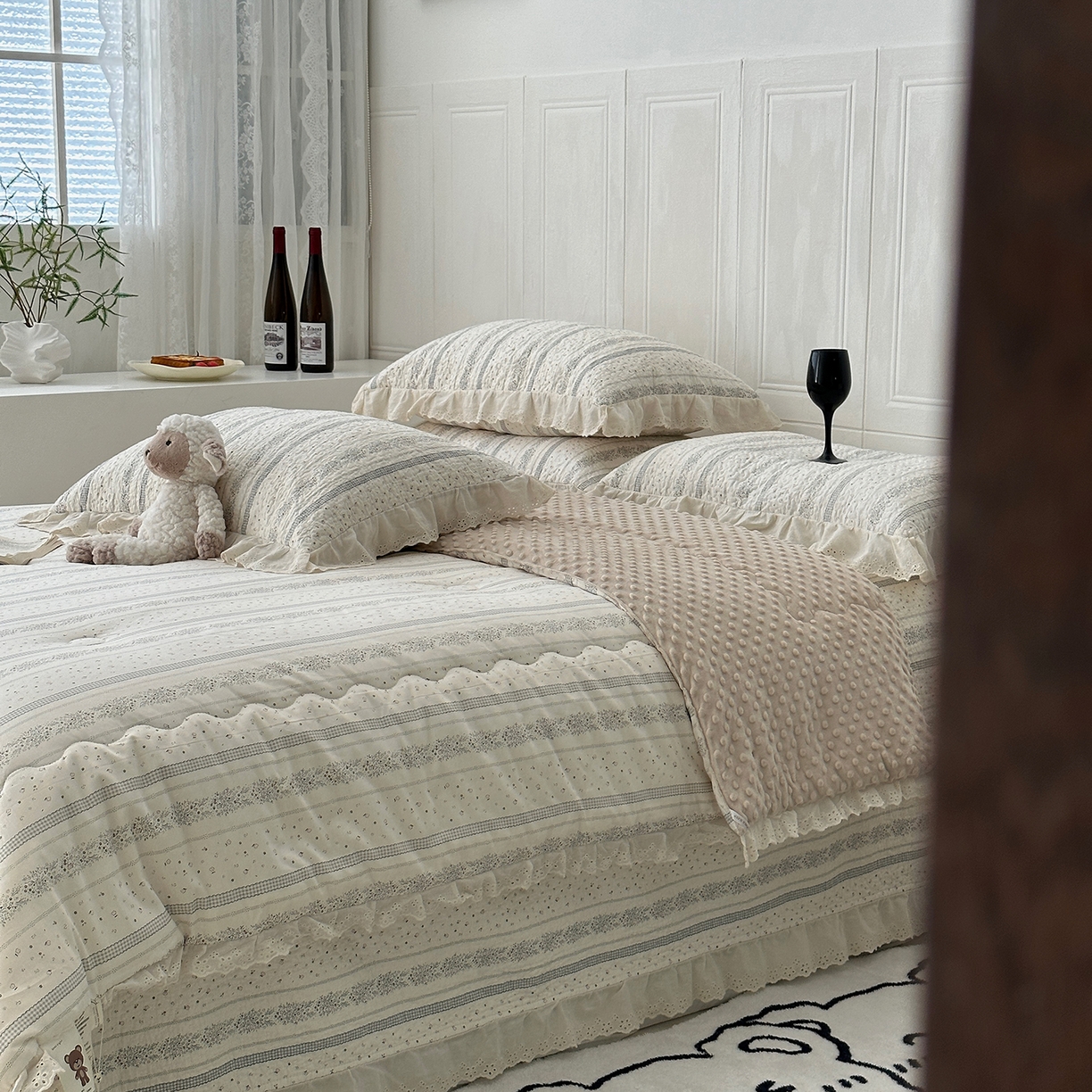 91家纺网 家纺一手货源 找家纺 佰织鑫家居 2025秋冬新品全棉法式床盖款豆豆被四件套 蓝山