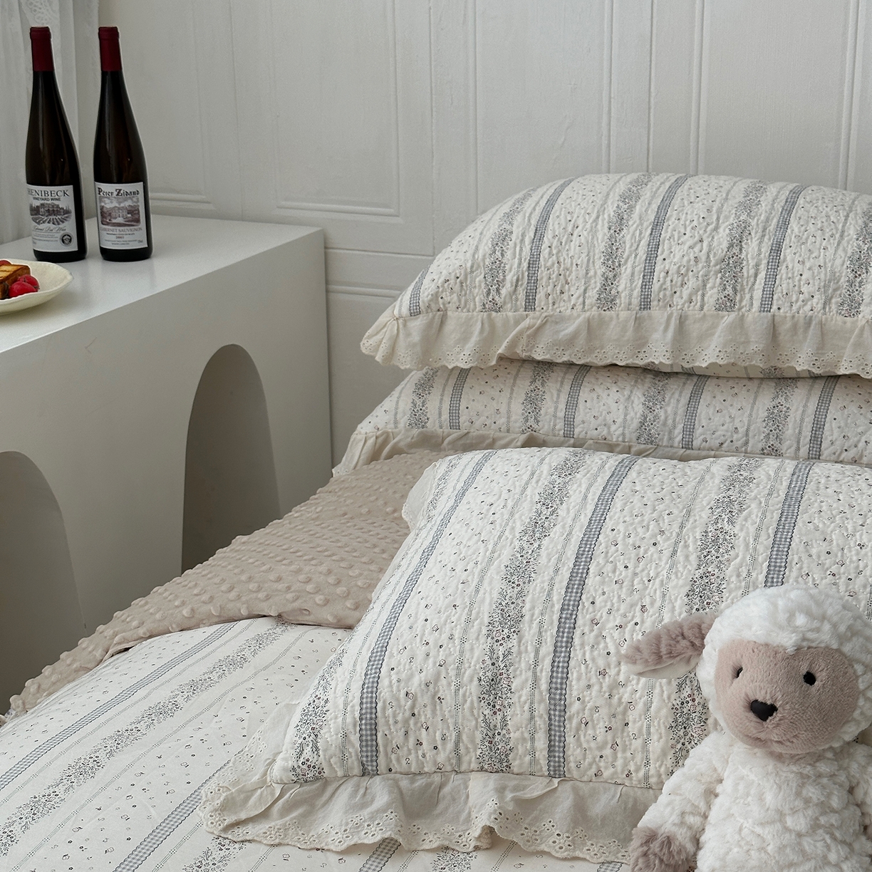 91家纺网 家纺一手货源 找家纺 佰织鑫家居 2025秋冬新品全棉法式床盖款豆豆被四件套 蓝山