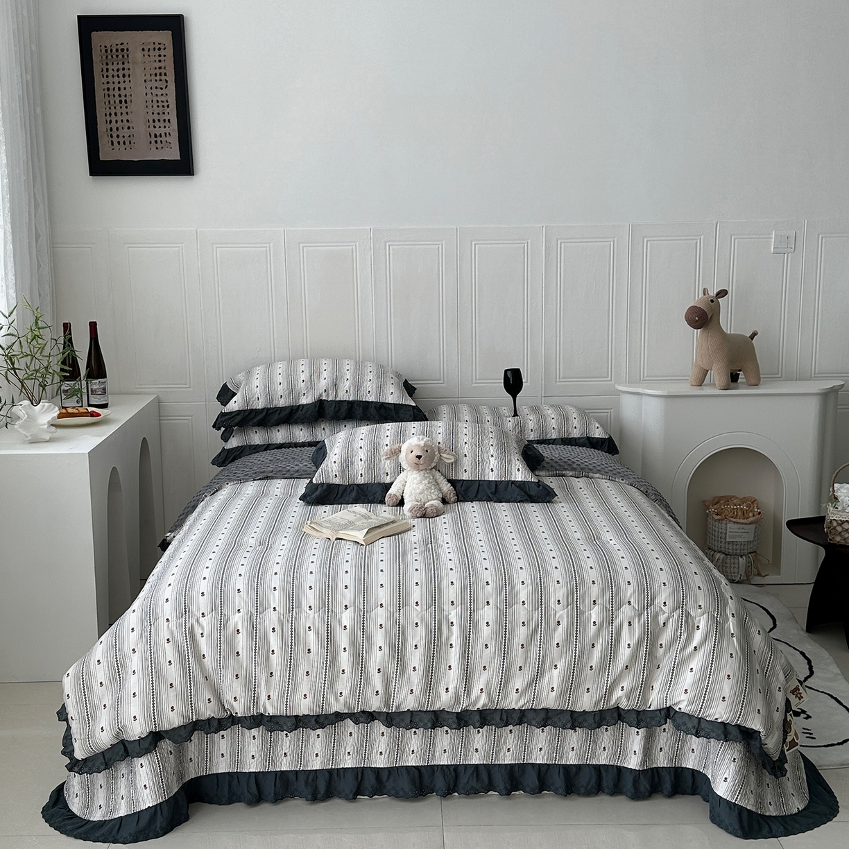 91家纺网 家纺一手货源 找家纺 佰织鑫家居 2025秋冬新品全棉法式床盖款豆豆被四件套 伦敦雾灰