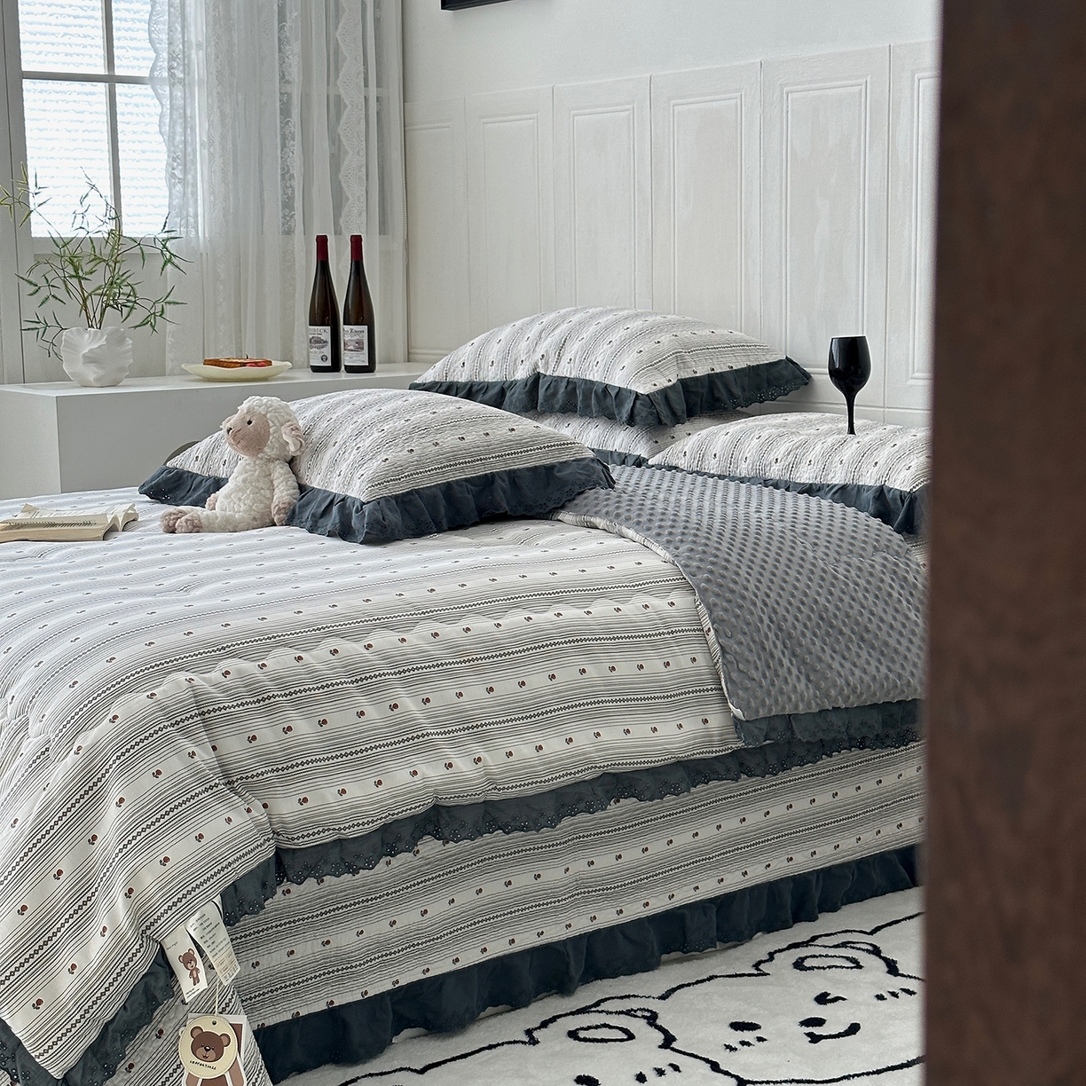 91家纺网 家纺一手货源 找家纺 佰织鑫家居 2025秋冬新品全棉法式床盖款豆豆被四件套 伦敦雾灰