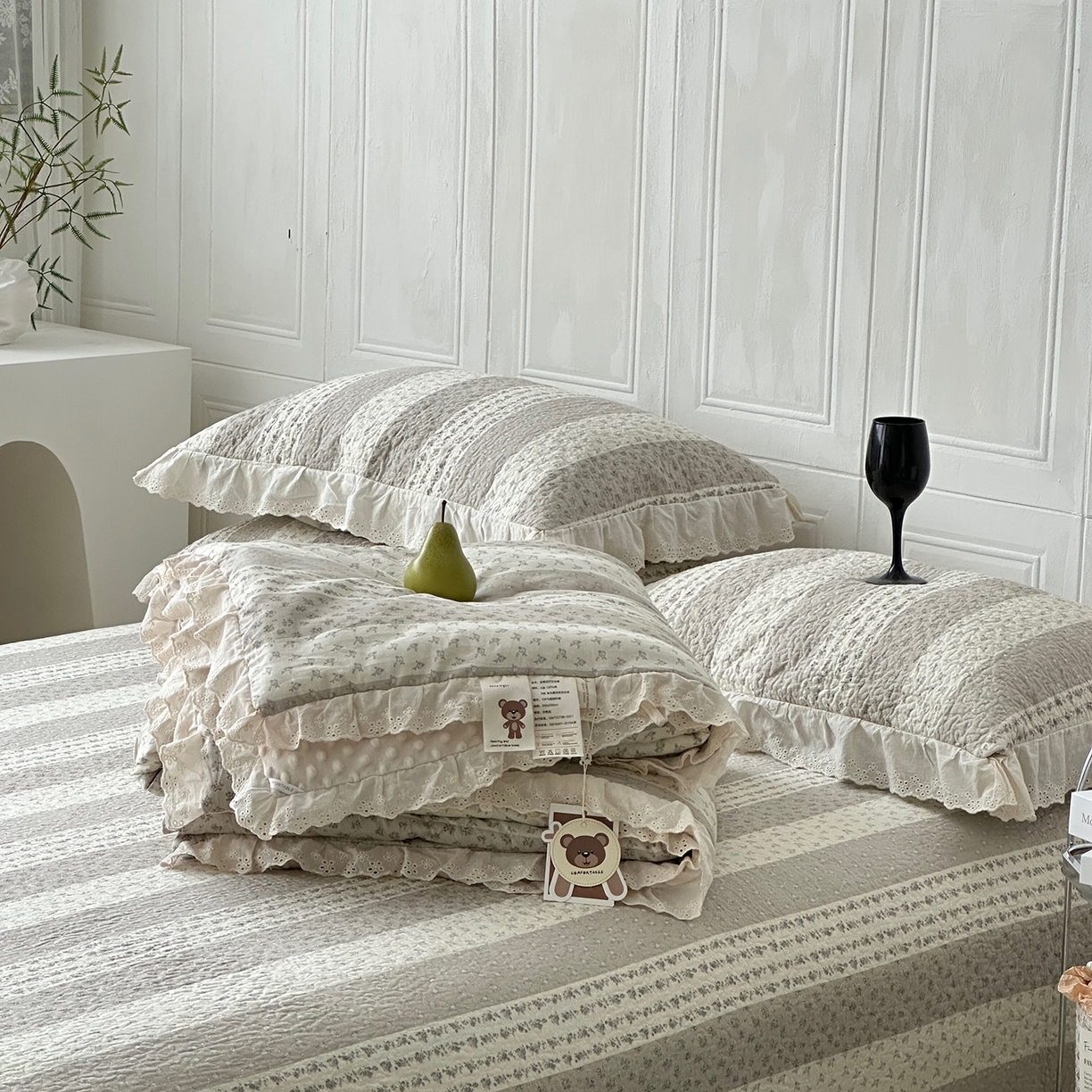 91家纺网 家纺一手货源 找家纺 佰织鑫家居 2025秋冬新品全棉法式床盖款豆豆被四件套 思念