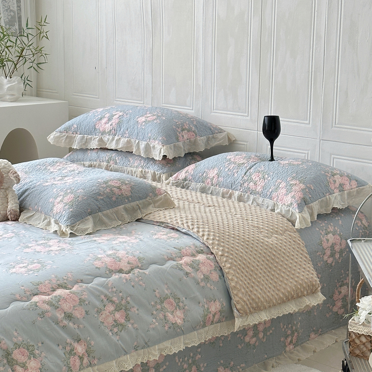 91家纺网 家纺一手货源 找家纺 佰织鑫家居 2025秋冬新品全棉法式床盖款豆豆被四件套 苏里南