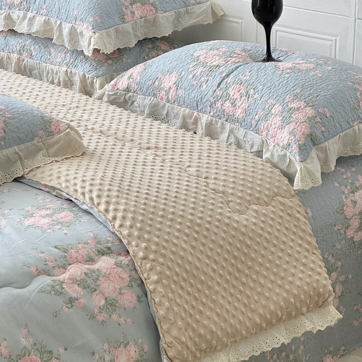 91家纺网 家纺一手货源 找家纺 佰织鑫家居 2025秋冬新品全棉法式床盖款豆豆被四件套 苏里南