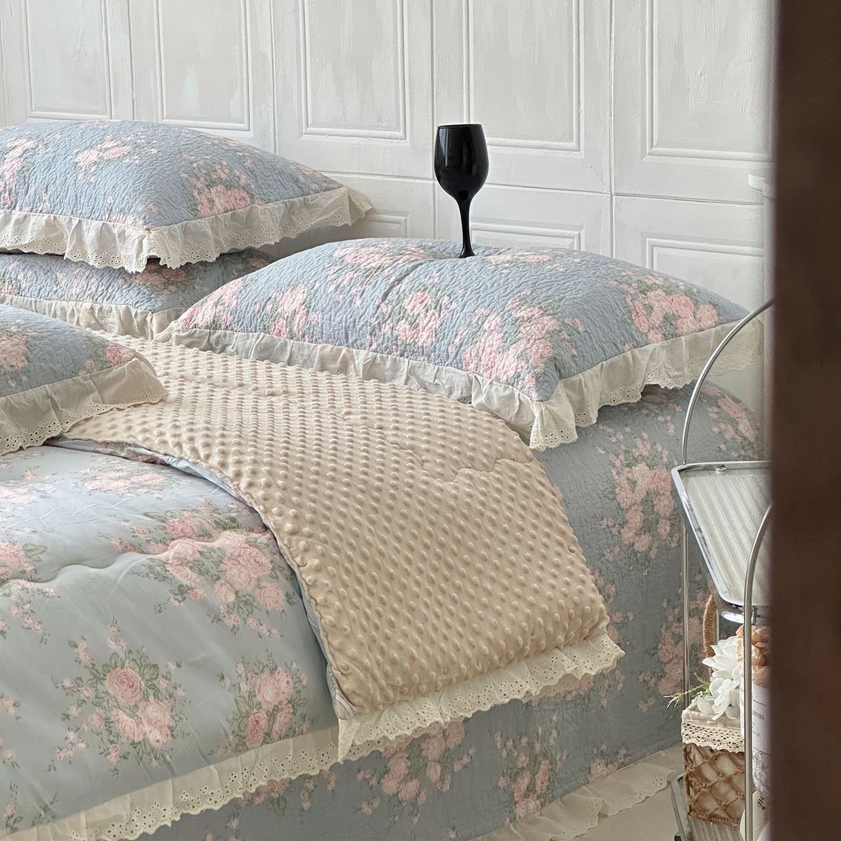 91家纺网 家纺一手货源 找家纺 佰织鑫家居 2025秋冬新品全棉法式床盖款豆豆被四件套 苏里南