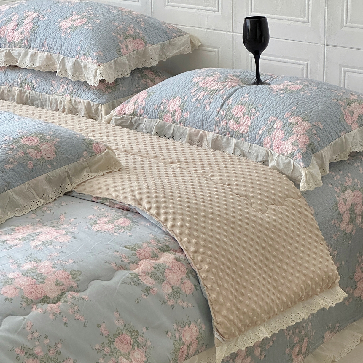 91家纺网 家纺一手货源 找家纺 佰织鑫家居 2025秋冬新品全棉法式床盖款豆豆被四件套 苏里南