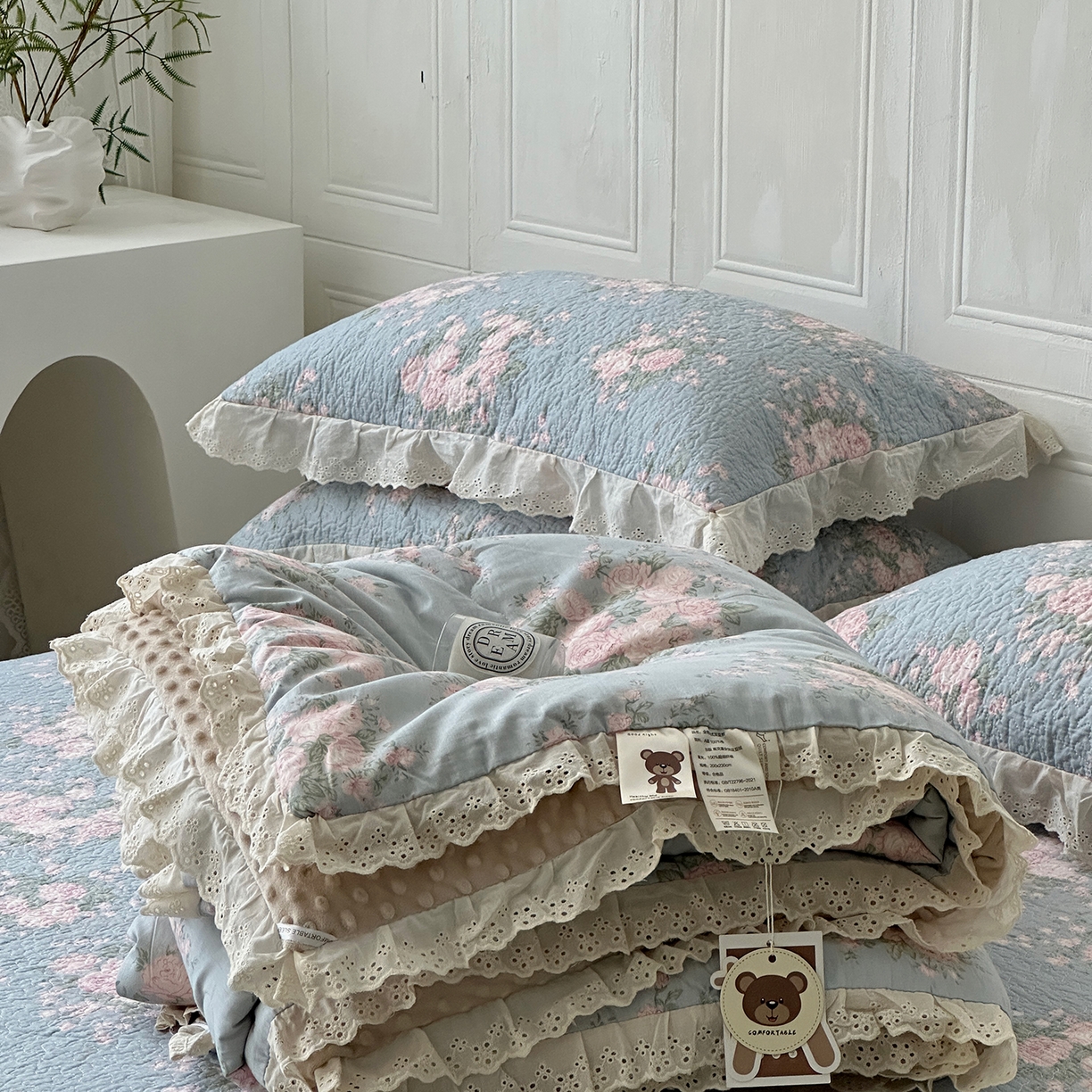 91家纺网 家纺一手货源 找家纺 佰织鑫家居 2025秋冬新品全棉法式床盖款豆豆被四件套 苏里南