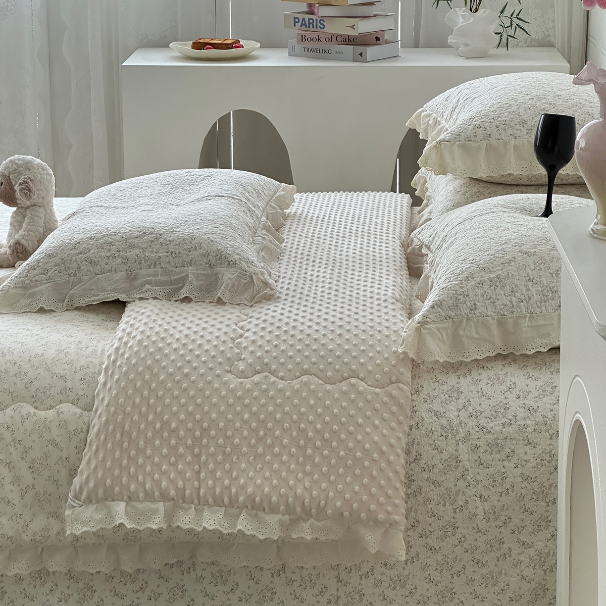 91家纺网 家纺一手货源 找家纺 佰织鑫家居 2025秋冬新品全棉法式床盖款豆豆被四件套 桃花庵