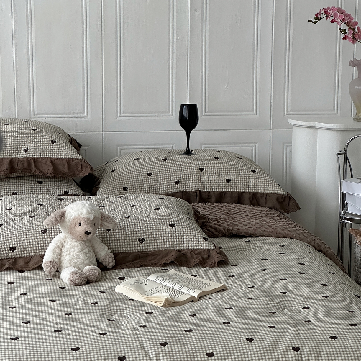 91家纺网 家纺一手货源 找家纺 佰织鑫家居 2025秋冬新品全棉法式床盖款豆豆被四件套 甜心格