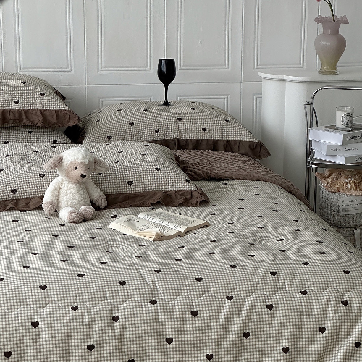 91家纺网 家纺一手货源 找家纺 佰织鑫家居 2025秋冬新品全棉法式床盖款豆豆被四件套 甜心格