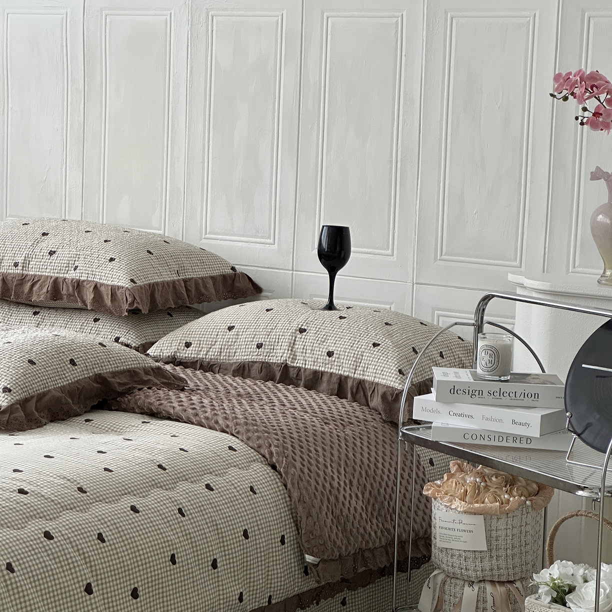 91家纺网 家纺一手货源 找家纺 佰织鑫家居 2025秋冬新品全棉法式床盖款豆豆被四件套 甜心格