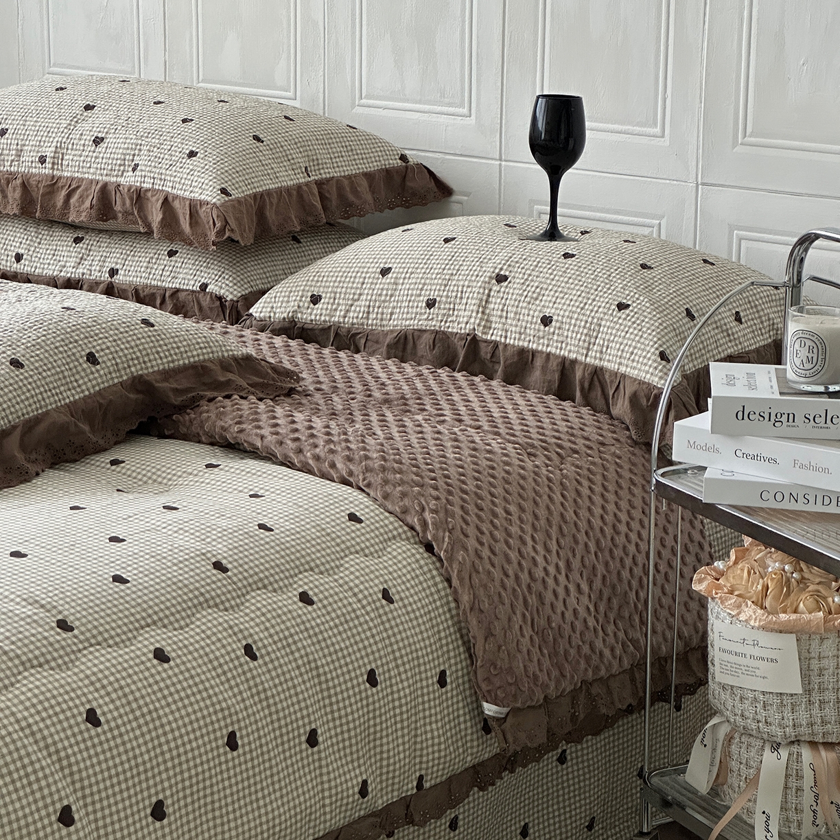 91家纺网 家纺一手货源 找家纺 佰织鑫家居 2025秋冬新品全棉法式床盖款豆豆被四件套 甜心格