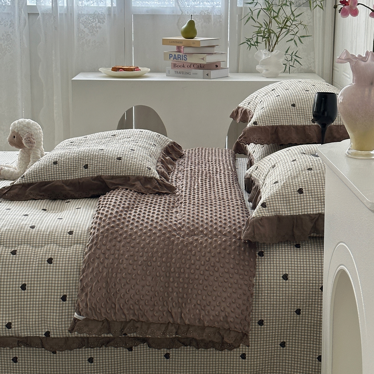 91家纺网 家纺一手货源 找家纺 佰织鑫家居 2025秋冬新品全棉法式床盖款豆豆被四件套 甜心格