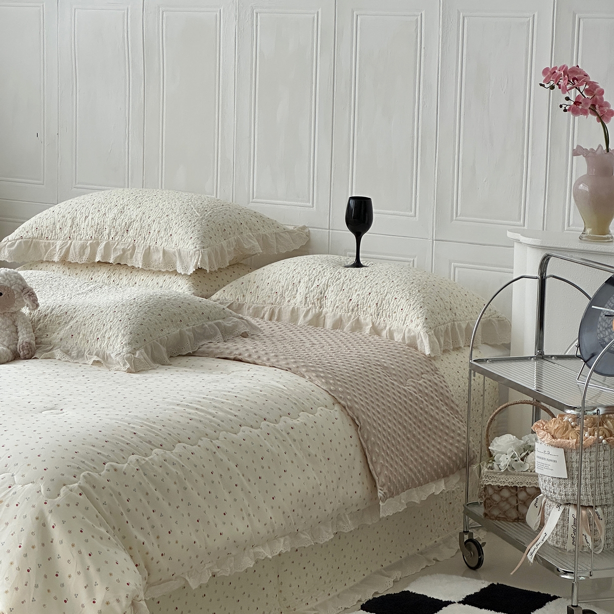 91家纺网 家纺一手货源 找家纺 佰织鑫家居 2025秋冬新品全棉法式床盖款豆豆被四件套 小花