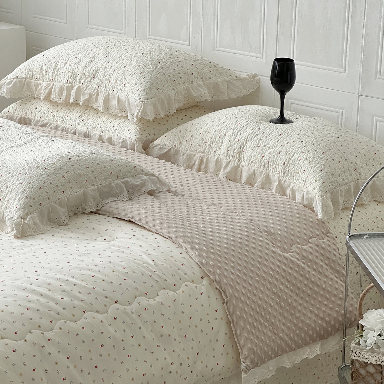 91家纺网 家纺一手货源 找家纺 佰织鑫家居 2025秋冬新品全棉法式床盖款豆豆被四件套 小花