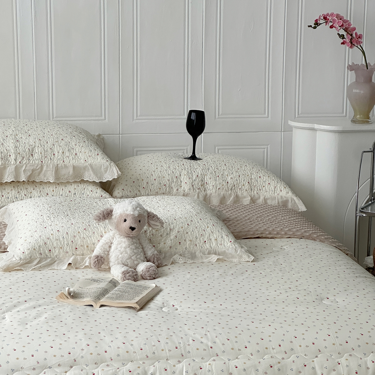 91家纺网 家纺一手货源 找家纺 佰织鑫家居 2025秋冬新品全棉法式床盖款豆豆被四件套 小花